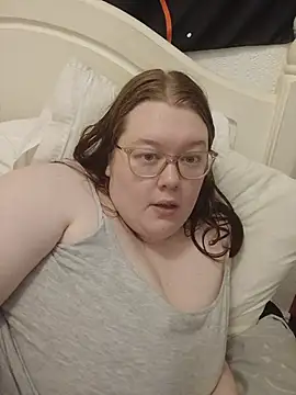 Sexycurvyemilyy webcam