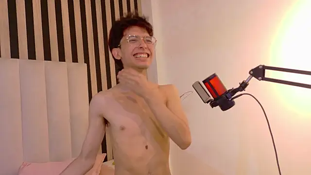Twink_Sebas7 webcam