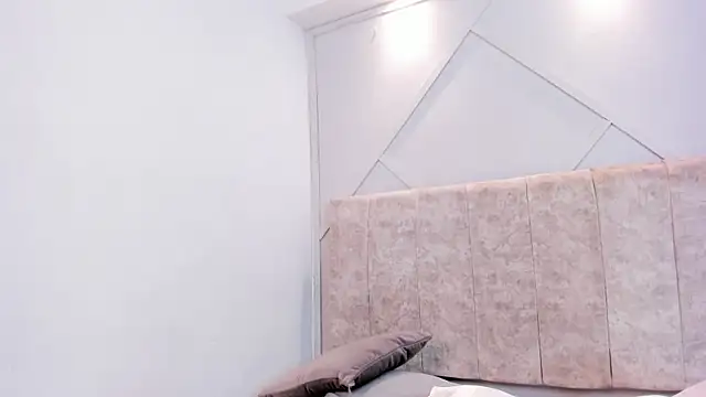 aria_laurent_ webcam