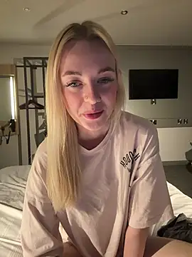 Lolabunnyblondie live sex cam