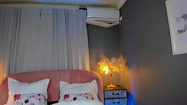 AmedeeaBanks live sex cam
