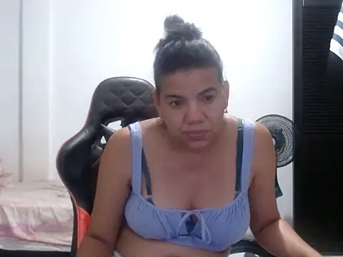Adriana_0312 live cam on StripChat