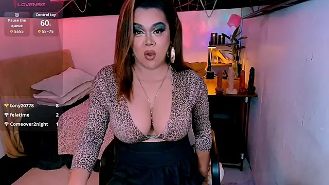 asiankatyhuge live cam on StripChat