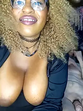 AmazonianMistress webcam