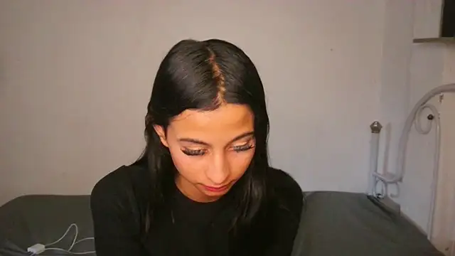 Miss_isaa_X live cam on StripChat