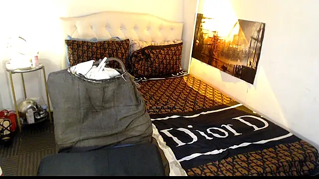 NinaDOM4CUM webcam
