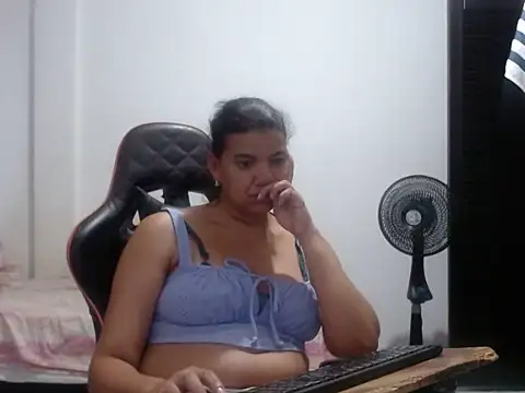 Adriana_0312 webcam