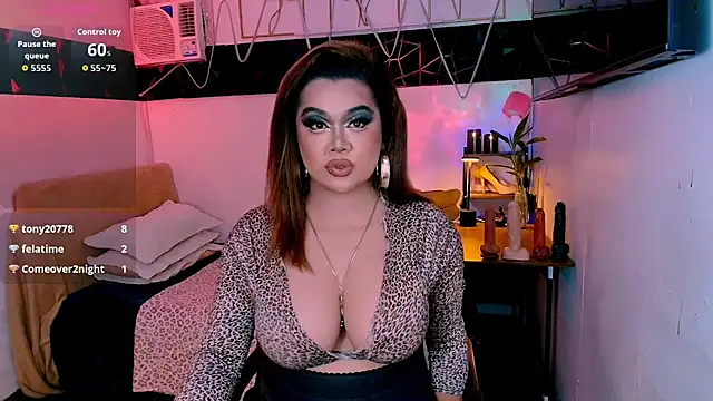 asiankatyhuge live cam on StripChat
