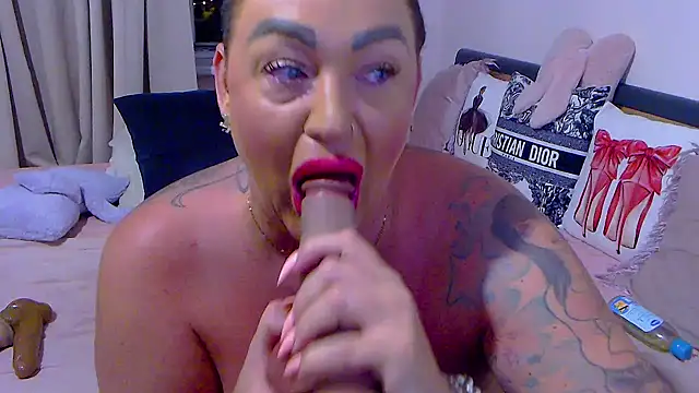 BustyVicky webcam