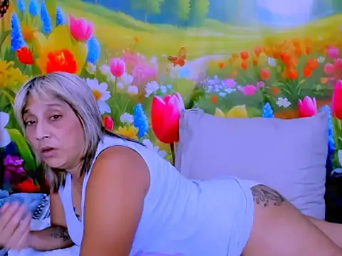 indianroxy webcam