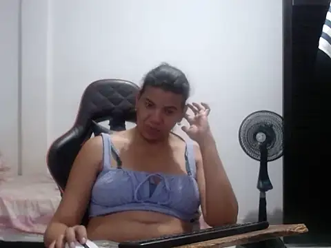 Adriana_0312 webcam