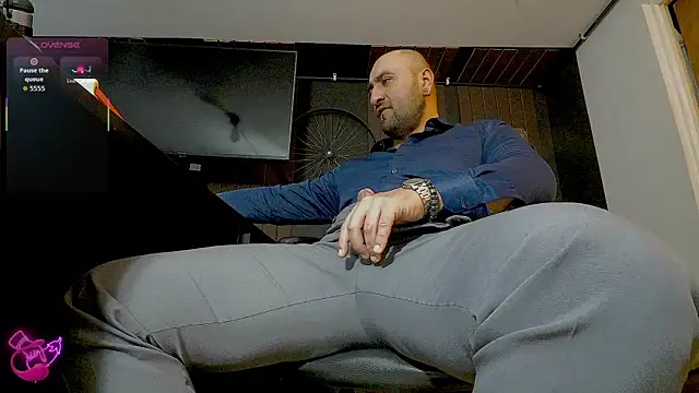 Leon_1234 live cam on StripChat