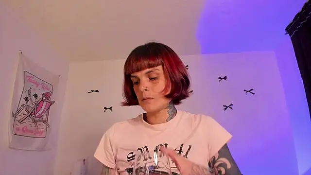 Alessamoth live cam on StripChat