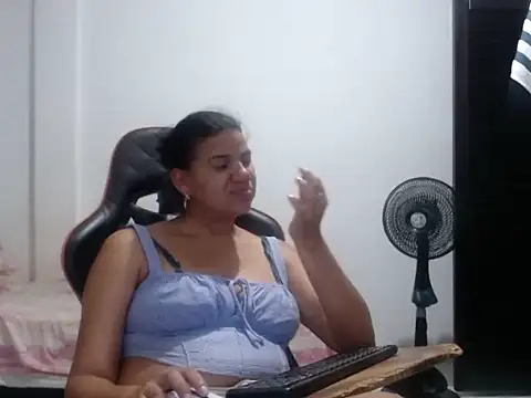 Adriana_0312 webcam