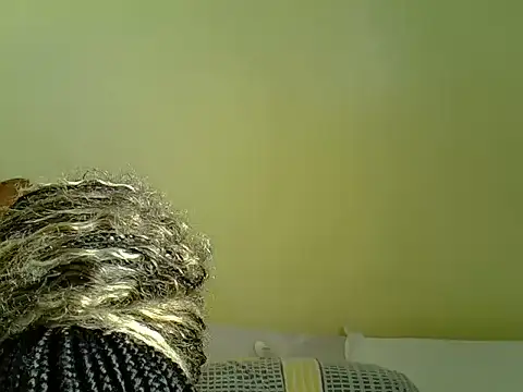 Pearl_petite webcam