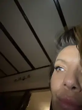 KrisKkiki webcam