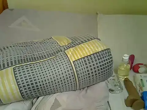 Pearl_petite webcam