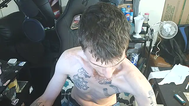 jizzyglizzy92 webcam