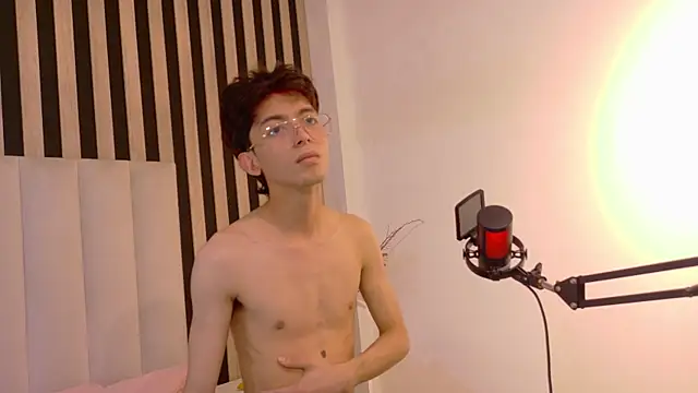 Twink_Sebas7 webcam