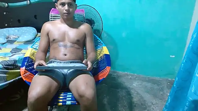 Lil_condor_baby webcam