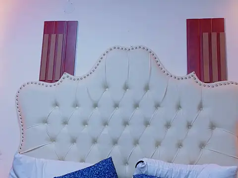 SarayANDsara webcam