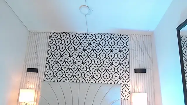 Rojita_Brm webcam