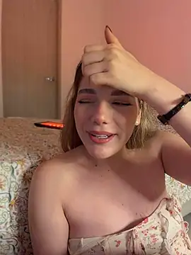 NicoleCut webcam