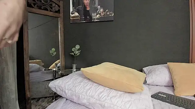 luna_sunflower__ webcam