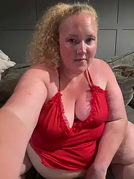 Curvy-BellaXXX webcam
