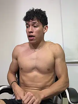 Luke_Muscle webcam