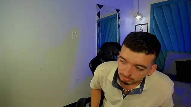 Logan_WolfJS webcam
