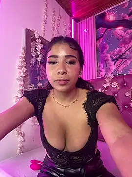 Taliaaa_Paris webcam