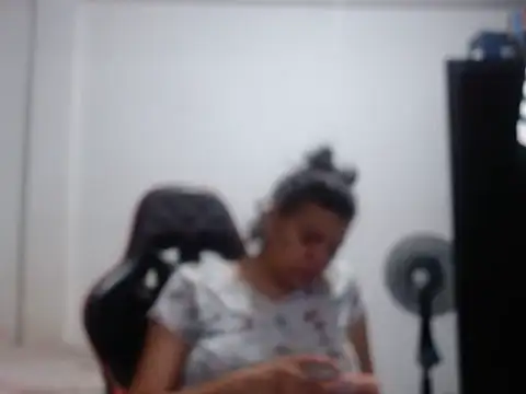 adriana_0312 (F milf) - Shake  boobs naked