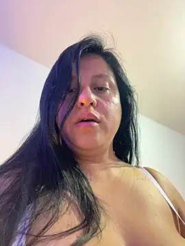 whitegirl0122 webcam