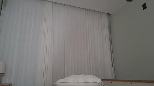 upssnowy live cam on StripChat
