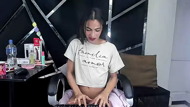 Aisha_hotts777 webcam