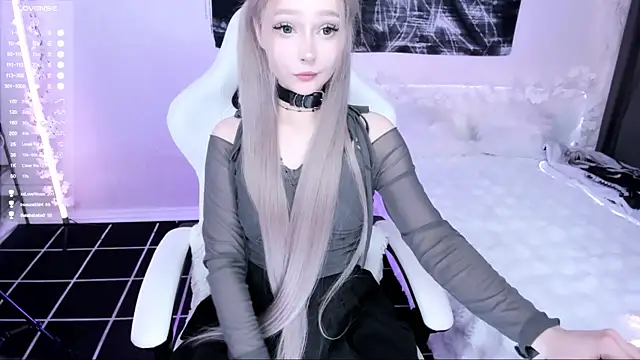 lyric4 live cam on StripChat