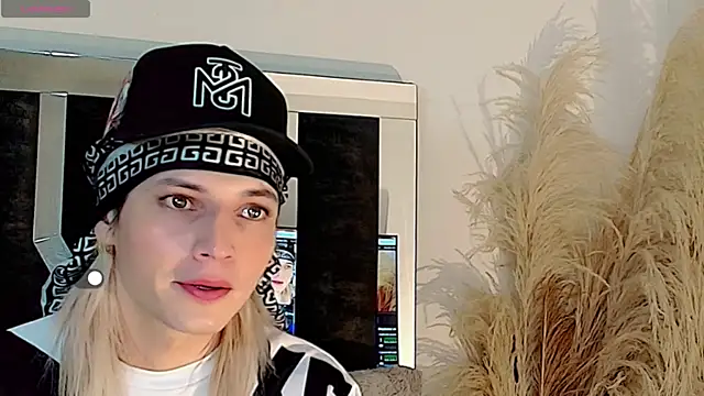 honey_skin live cam on StripChat