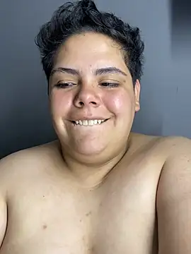 Hailey_Curvy webcam