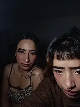 AlexxaAndRileyy webcam