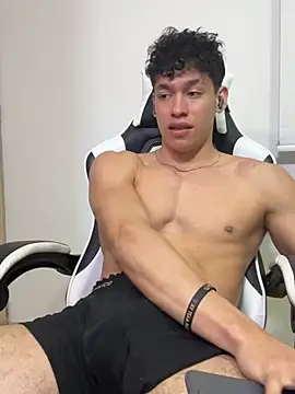 Luke_Muscle live cam on StripChat