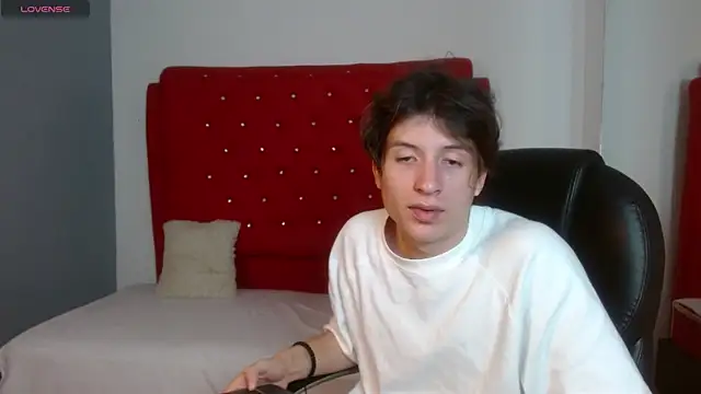 Marcoviolet live cam on StripChat
