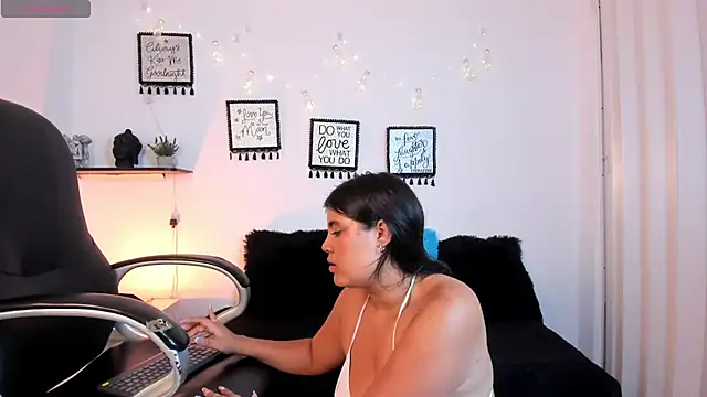 Alessiajames webcam