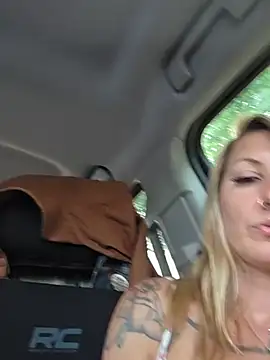 SheIsSomething webcam