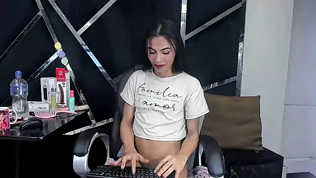 Aisha_hotts777 webcam