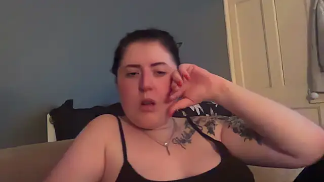 LucyLou31 webcam