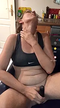 Ladyluder788 webcam