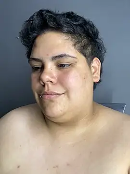 Hailey_Curvy webcam