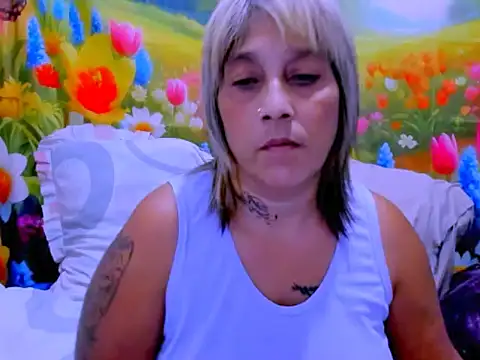 indianroxy (F mature) - make me wet n dripping
