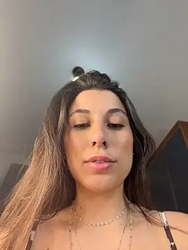Carolini09 Live Webcam on Stripchat